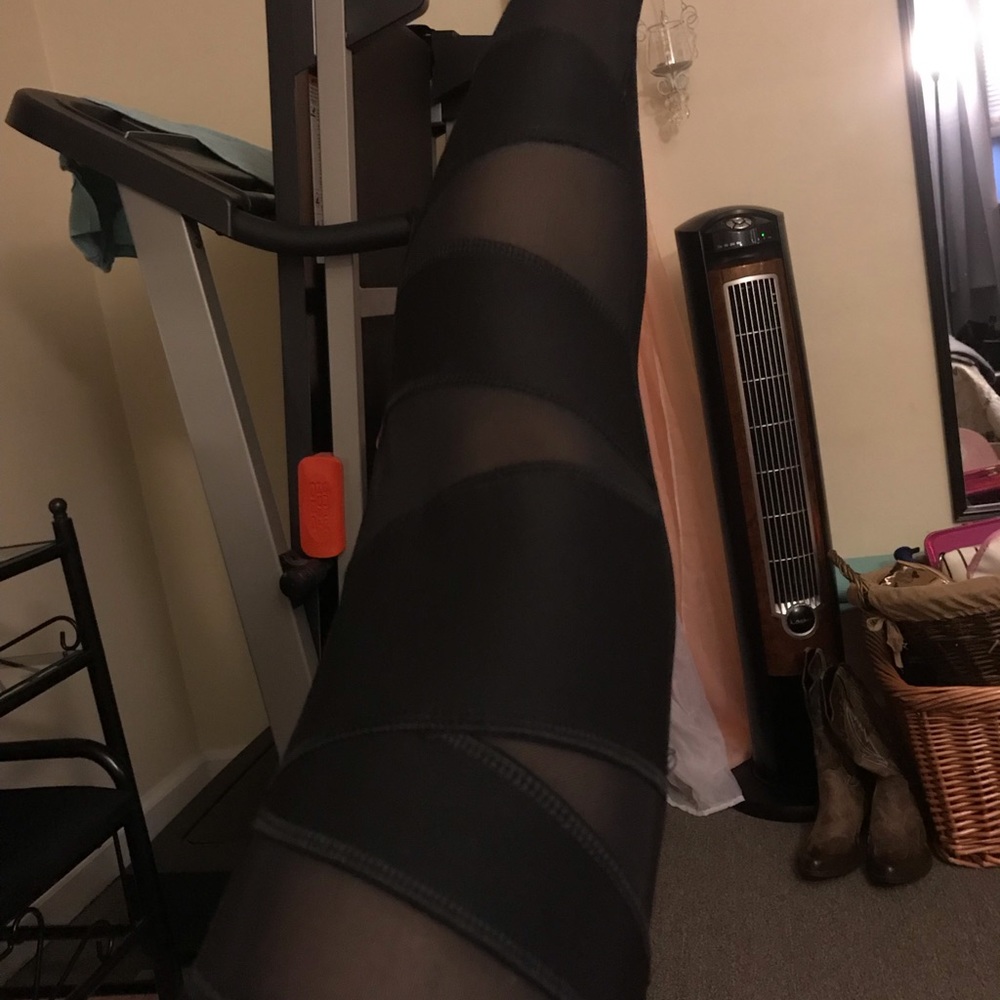 Peek a boo leggings. Super sexy! Size small